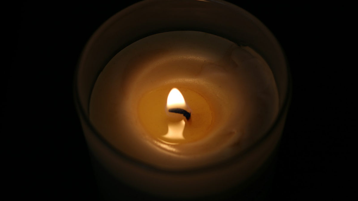A jar candle from above with a full, even melt pool